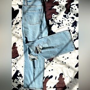 NWT!! Women’s High Rise Distressed Straight Jeans size 12